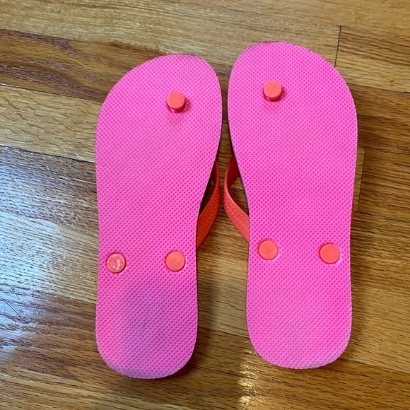 Old Navy neon petunia flip flops size 5-6 - Picture 4 of 6
